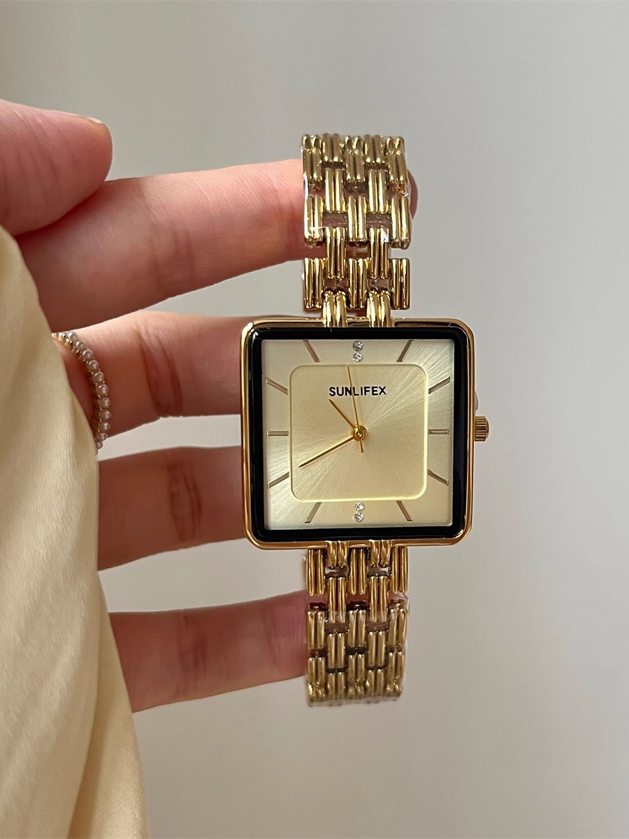 Luxury Watch In Hong Kong - Retro high-end horloge in Hong Kong-stijl