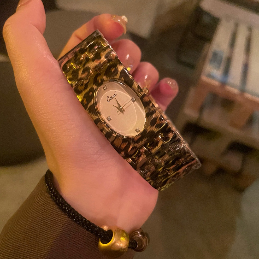 NIEUW Dameshorloge met luipaar - Luxury Watch Cartier recensie en prijs