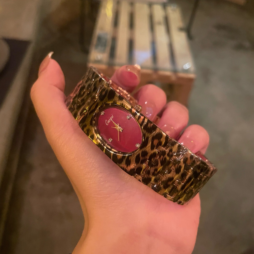 NIEUW Dameshorloge met luipaar - Luxury Watch Cartier recensie en prijs