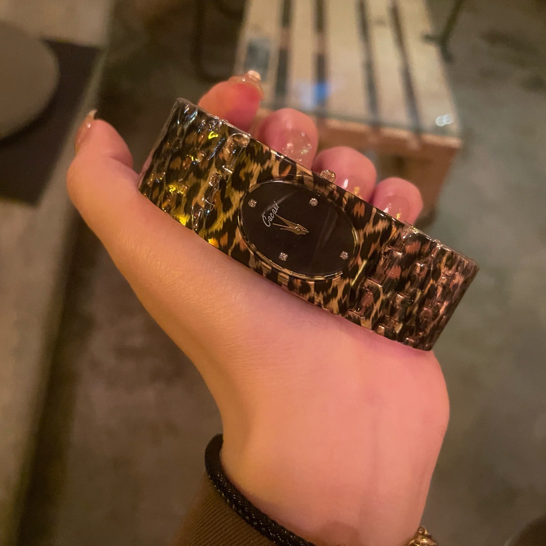 NIEUW Dameshorloge met luipaar - Luxury Watch Cartier recensie en prijs